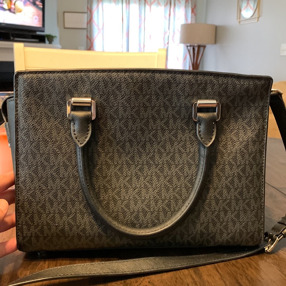 Michael Kors purse - Picture 3 of 7